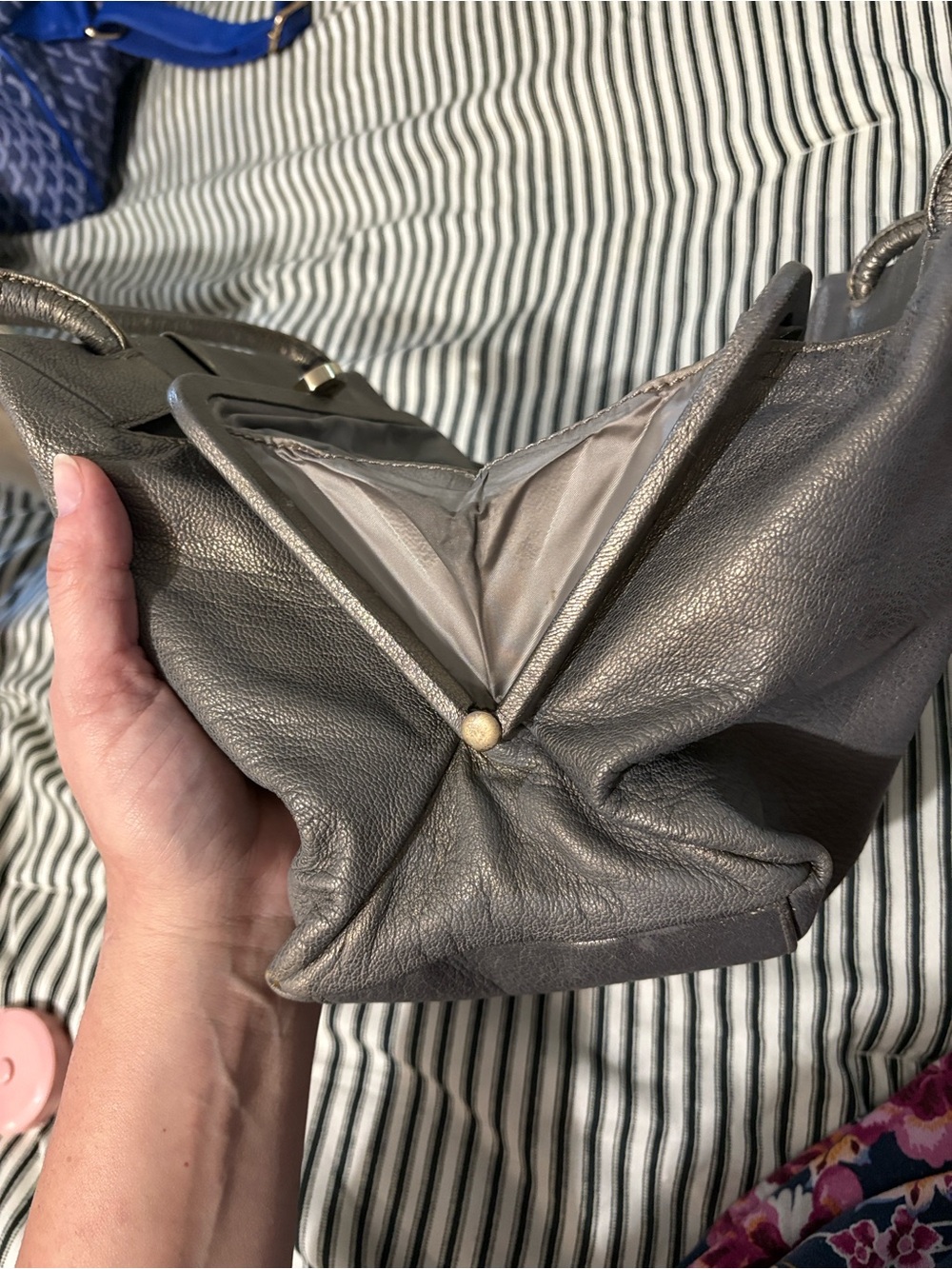 Metallic Leather vintage Celine shoulder bag - Picture 7 of 16